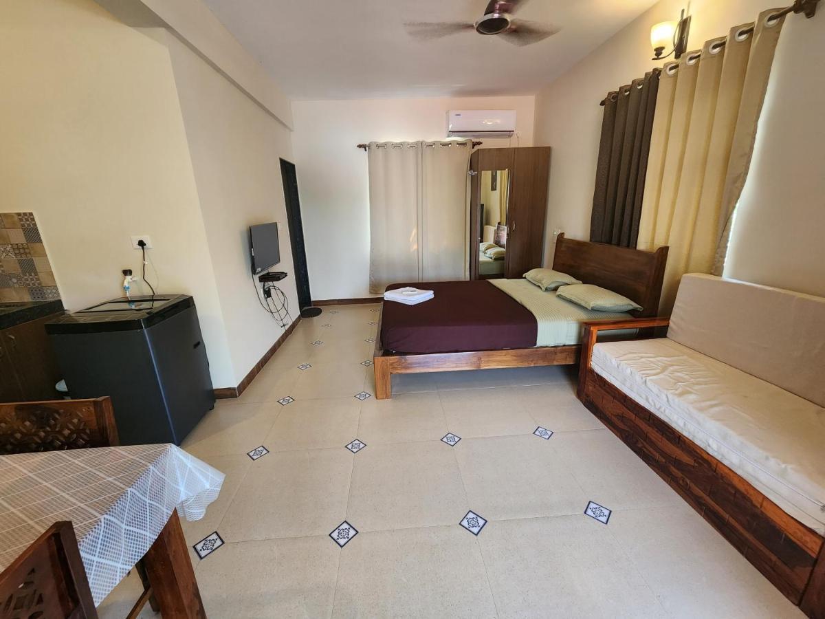 Coastal Suites Apart-Hotel Колва Экстерьер фото